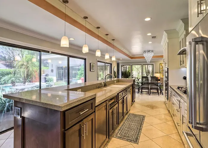 Pool, Grill & Game Room: Bermuda Dunes Oasis