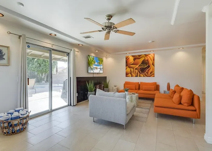 Cheerful Villa With Pool, Spa, & Private Pickleball Court!